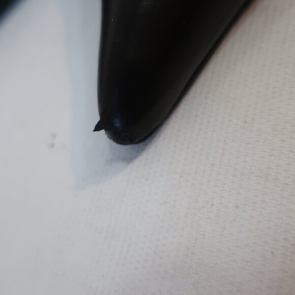 Authentic Chanel Black Pointy Leather Chain Link T-Strap Heels 39.5 US/9.5 - Picture 13 of 16